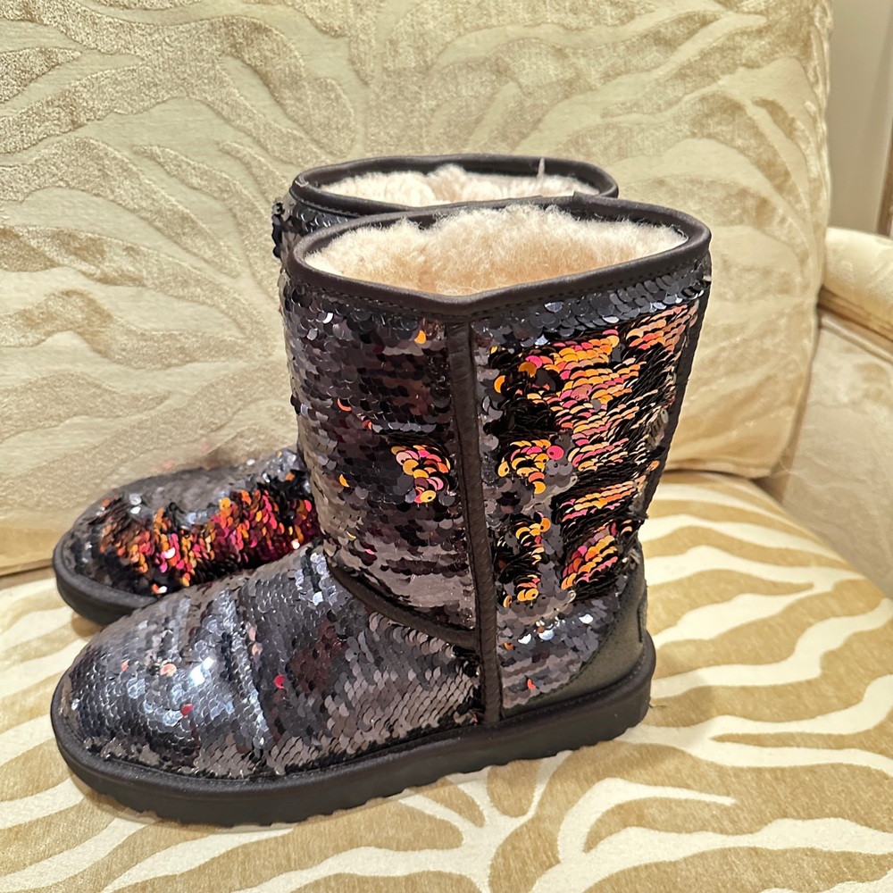 Ugg Classic Short Sequin Boots size seven excellent shape